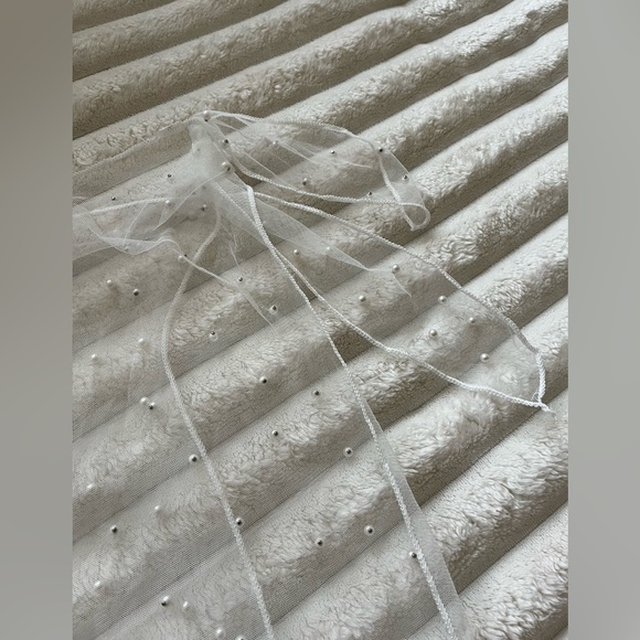 NWOT White Pearl-Studded Wrap! - Picture 3 of 3